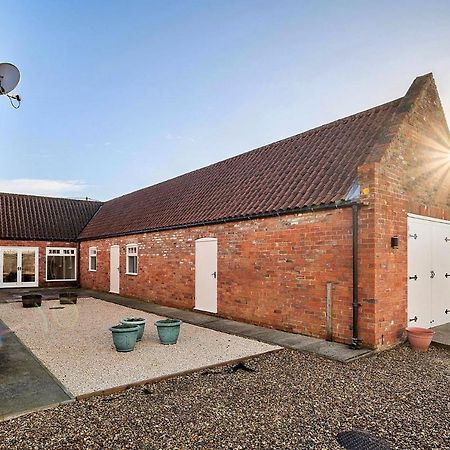 Finest Retreats - South Barn Villa Winestead Bagian luar foto